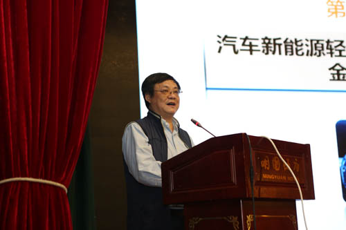 广西南南铝集团董事长郑玉林做报告