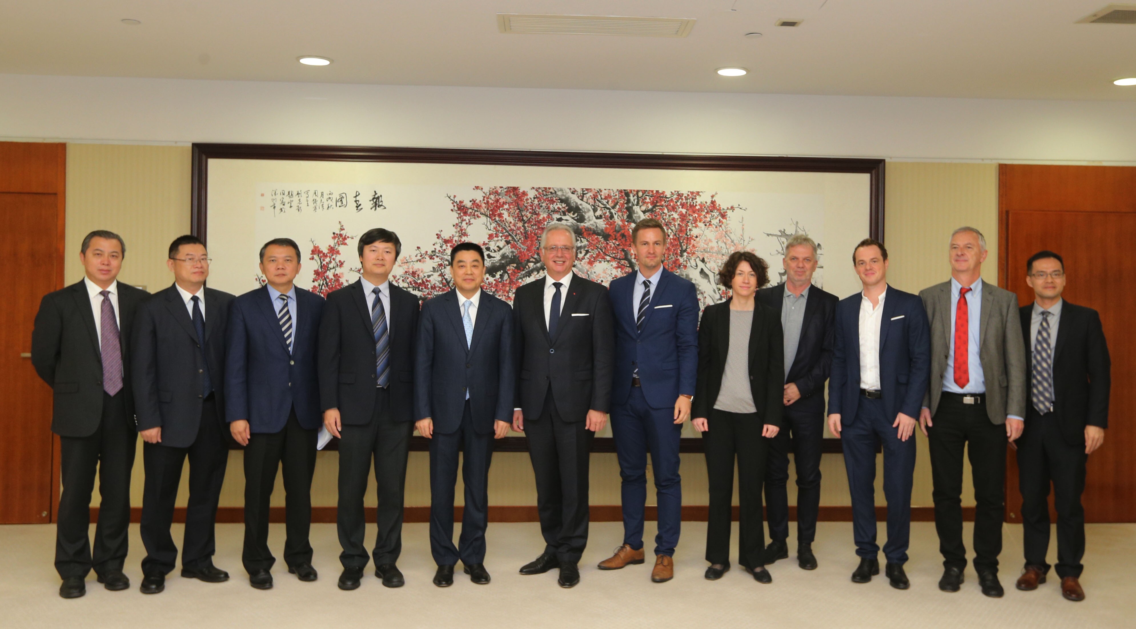 孙楠陪同副市长高自民会见奥地利凯恩滕州议会议长一行